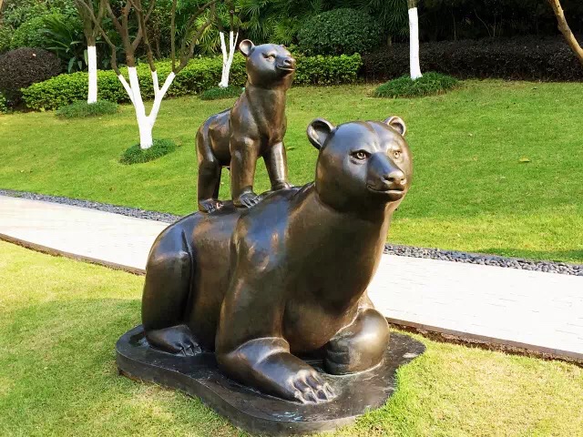 香港置地翠薇堤锻铜动物雕塑-熊雕塑