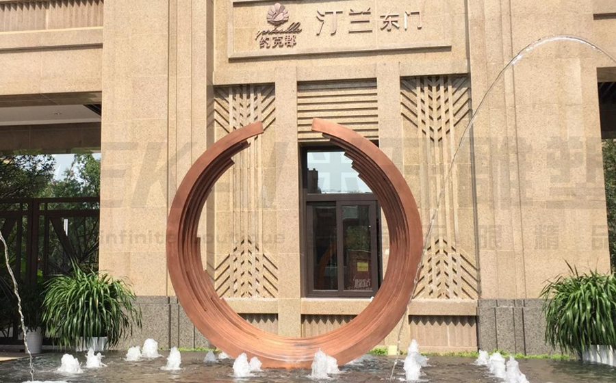 重庆约克郡汀兰组团锻铜圆环雕塑