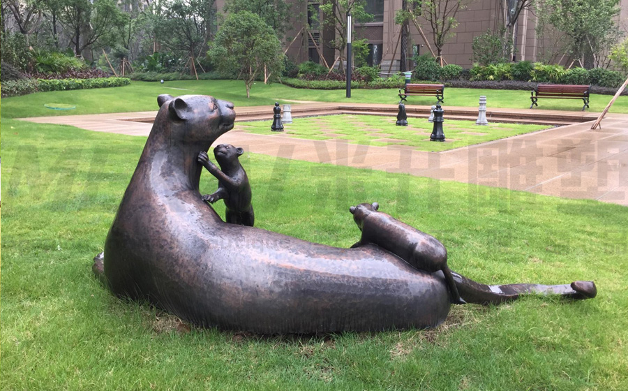 重庆约克郡汀兰项目锻铜豹子雕塑